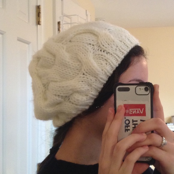 Cute knit hat - Picture 3 of 3