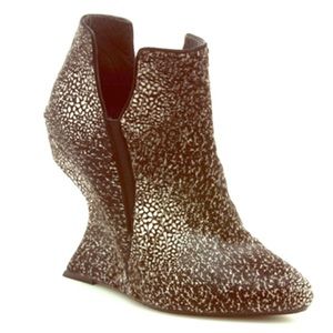 PRICE DROP!! Stuart Weitzman Booties, sz 8