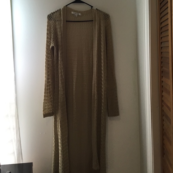 Super long knitted beige cardigan