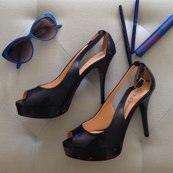 🌸Navy Guess Heels