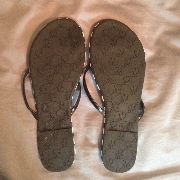 Black and white striped flip-flops - Picture 2 of 2