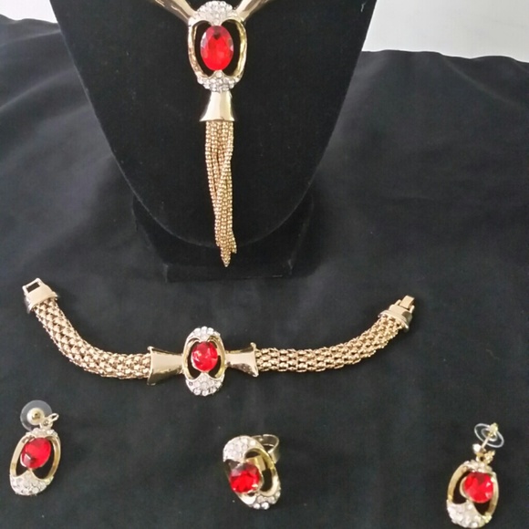 COSTUME JEWLRY - Picture 1 of 4