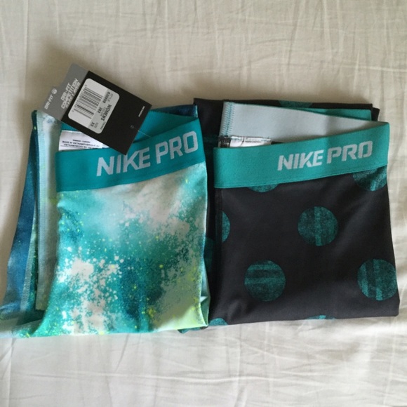 Nike Pro Capri XS Bundle