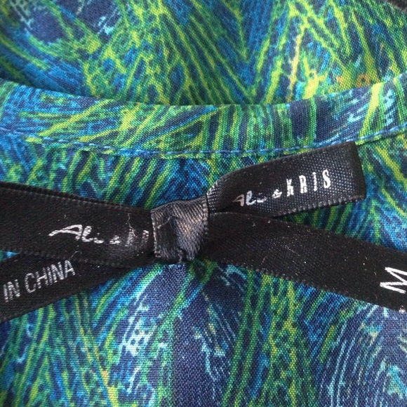 Peacock Feather Pattern Top - Picture 4 of 4