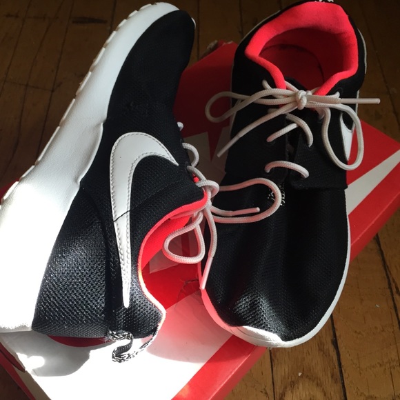 Nike roshe shoes
