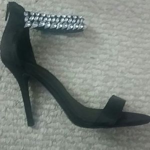 Heels with crystal ankle let