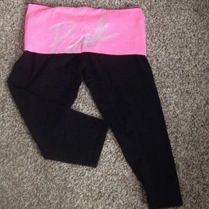 PINK VS YOGA CROPPED CAPRI