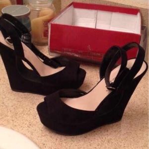 Black wedges!!