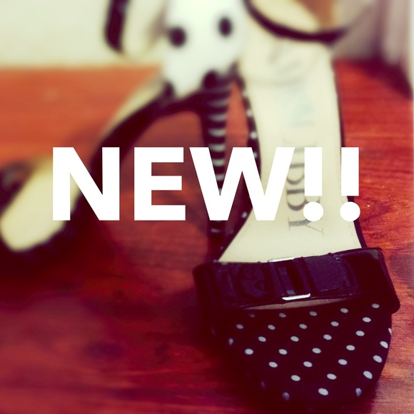 HOT polka dotted pumps; new never worn