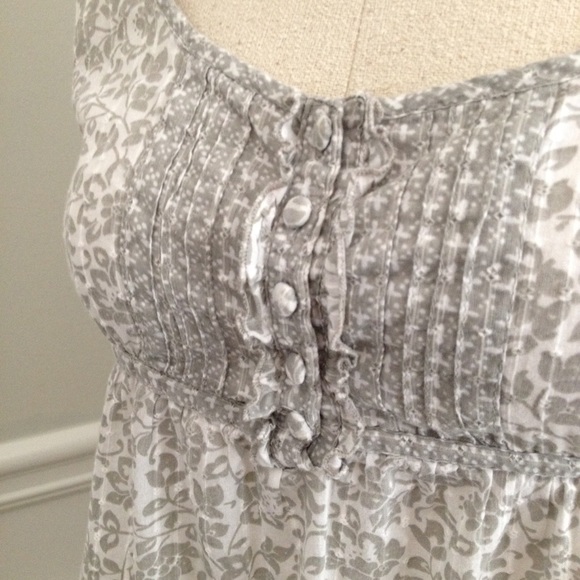 Gray Ruffled Flower Top - Picture 3 of 4