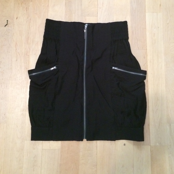 Guess Skirt - Picture 1 of 2