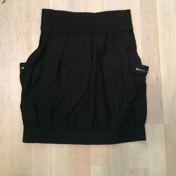 Guess Skirt - Picture 2 of 2