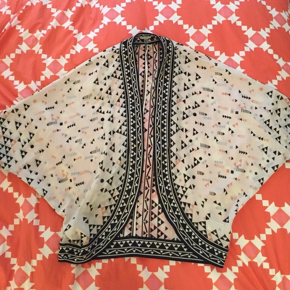 Geometric pattern Urban Outfitters kimono