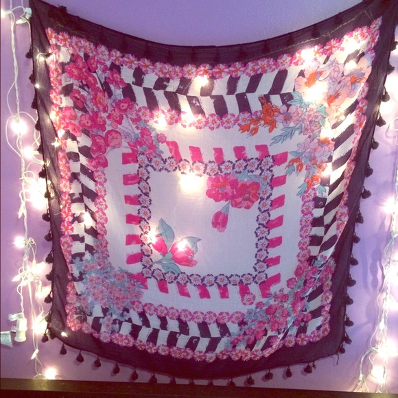 American Eagle scarf but I use it as wall decor - Picture 1 of 2