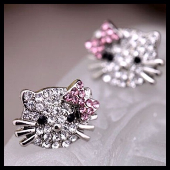 Hello kitty earrings (6 pairs available) - Picture 2 of 3