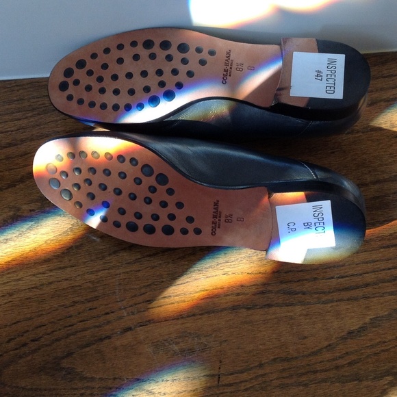 COLE HAAN - PEWTER FLATS - Size 8 1/2B - Picture 3 of 3