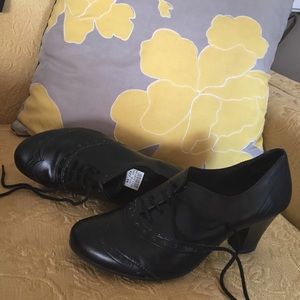 Predictions Black Oxford Style Heels