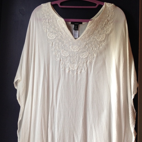 Forever 21 white flowy embroidered top - Picture 1 of 4