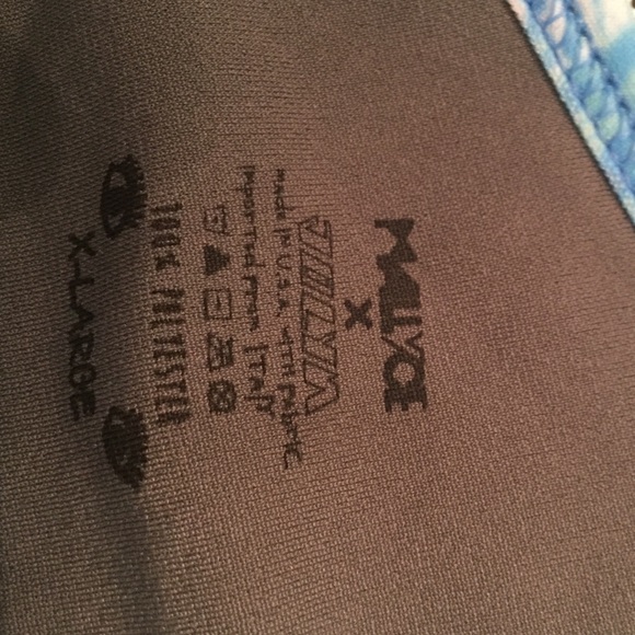 🚨SOLD🚨NWT Jolyn Top - Picture 2 of 3