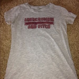 Cute Abercrombie & Fitch gray T-Shirt
