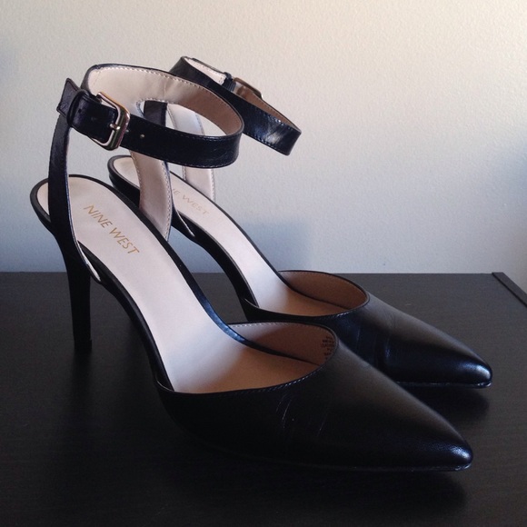 Nine West "Ackley" Pointed Toe Pump