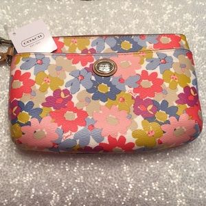 Coach Floral Print Wristlet 🎉HP 12/30🎉