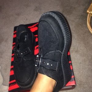 Black buckle platform creepers