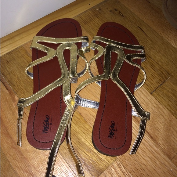 Gold sandals, new never worn