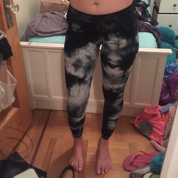 Brandy Melville Pants - brandy melville tie-dye leggings