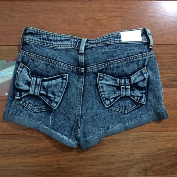 Ⓜ️ Shorts - Picture 2 of 3