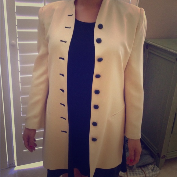 Fitted blazer in cream 💕