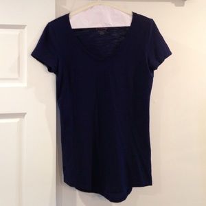 Lily Pulitzer vneck tshirt