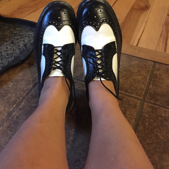 Men's Dr martens black and white classic shoes