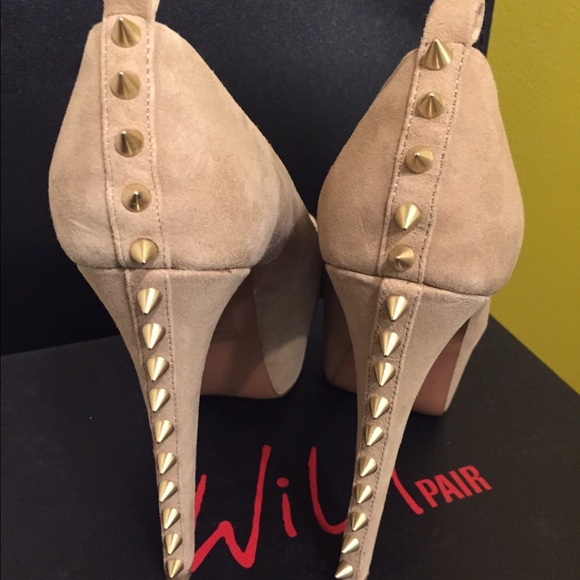 Spiked Suede Platforms! - Picture 2 of 4