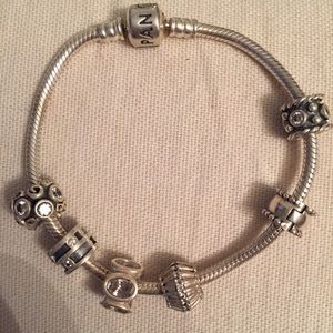 100% Authentic Pandora BRACELET AND CHAMRS!! 😍