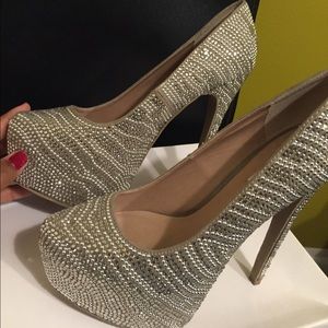 SOLD Steve Madden Heels