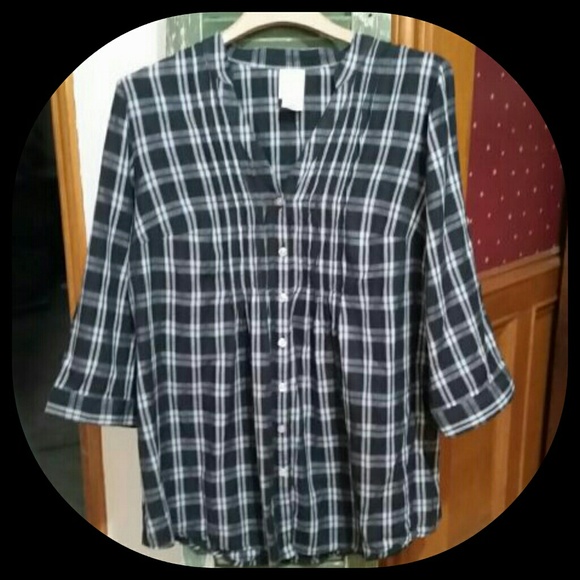 Black/white plaid shirt