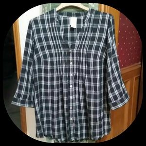 Black/white plaid shirt