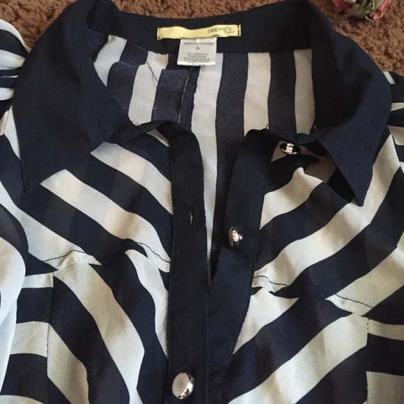 ❌SOLD❌ Black & White Stripe Swing Blouse Buttons - Picture 3 of 4