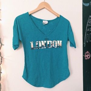 V-Neck London T-shirt