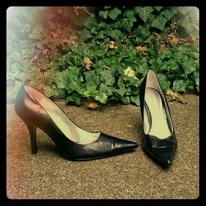 Black Nine West pointed toe heels