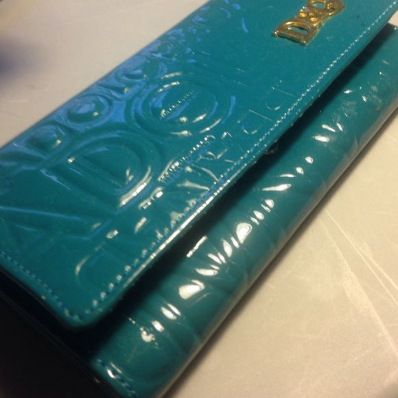 D&G wallet