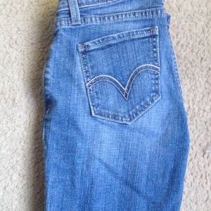 Curvy Cut Levi's Jeans