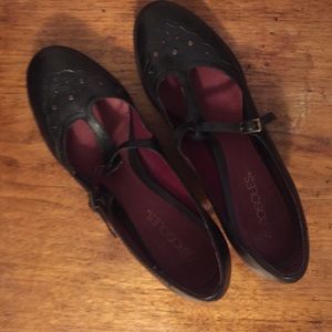 Aerosoles kitten heel