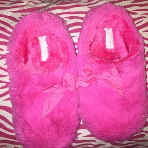 Jessica Simpson hot pink fluffy slippers with bow