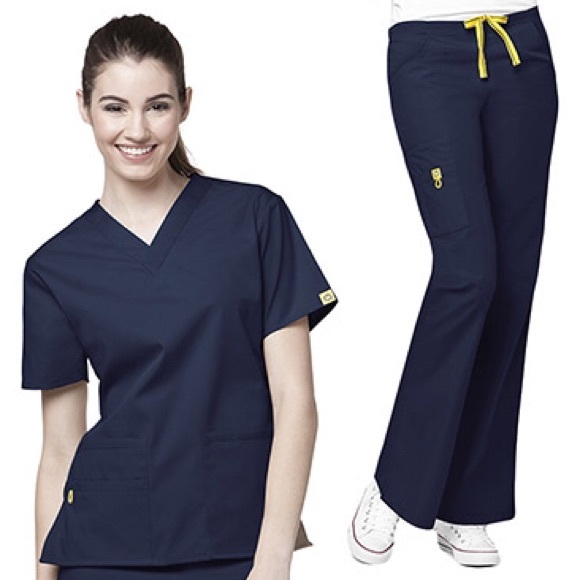 Wonder wink scrub set