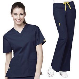 Wonder wink scrub set