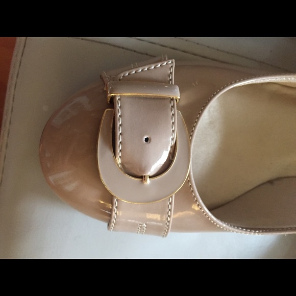 Kelly & Katie Nude patten-leather wedges - Picture 2 of 3