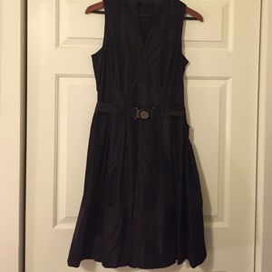 Sleeveless brown black dress