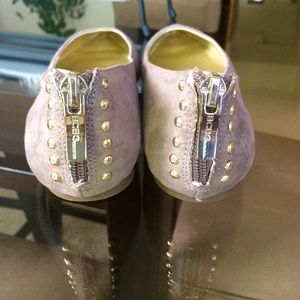 ♦️ BCBG Suede Flats